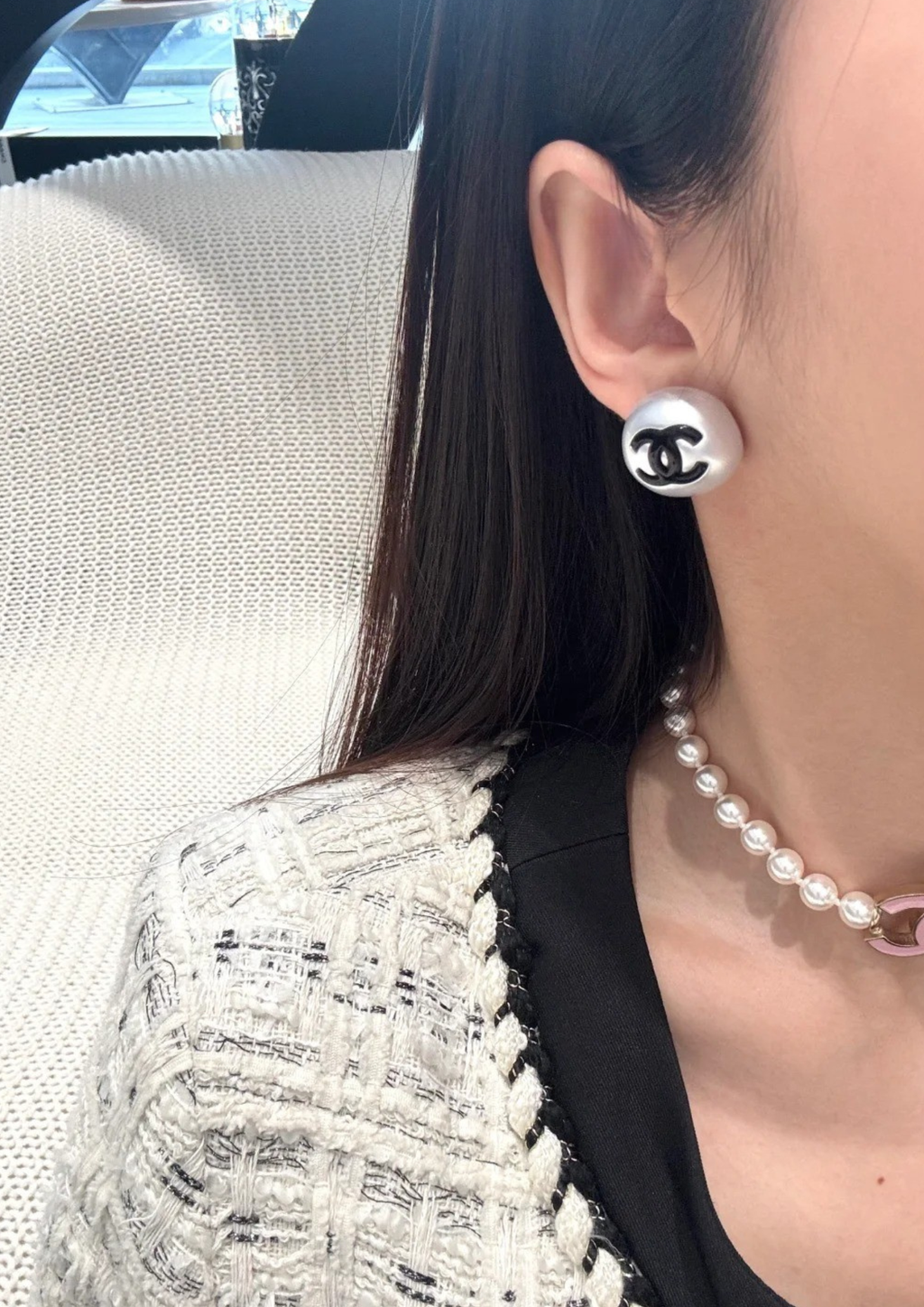 CHANEL 25P 黑珐琅雙C珍珠圓形耳環 ˊ