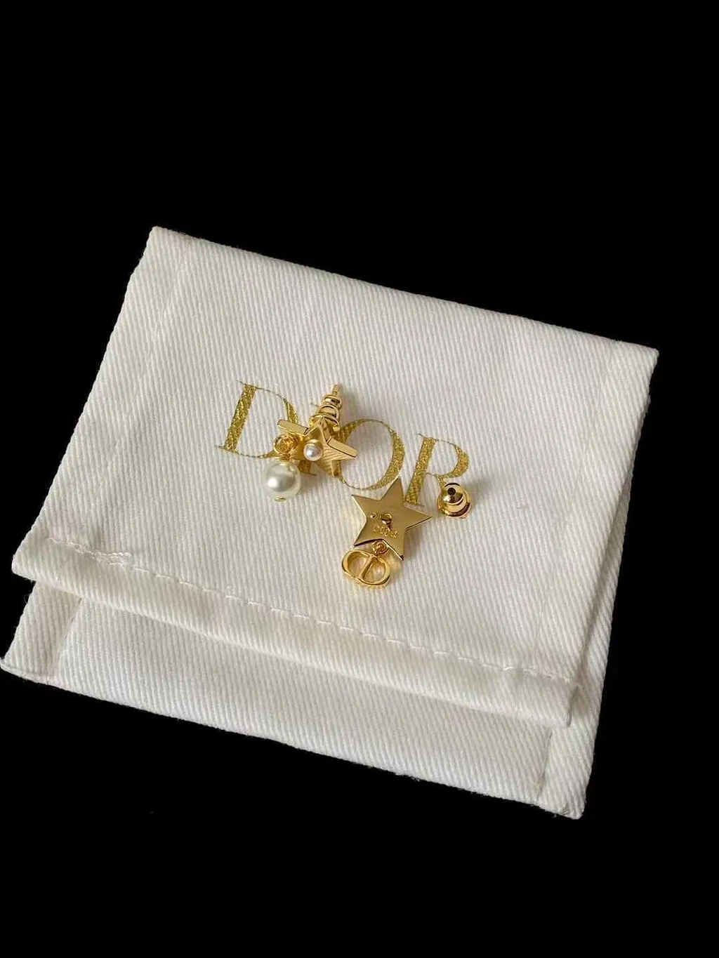DIOR CD 星星不對稱耳環11.07.46