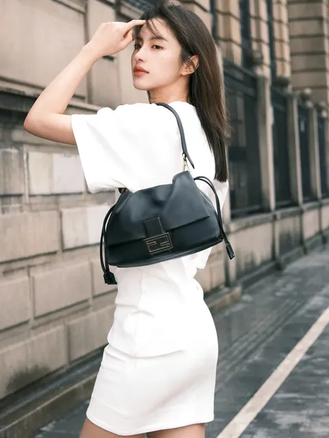 𝑃𝑙𝑎𝑦𝑖𝑛𝑔 𝑑𝑟𝑒𝑠𝑠 𝑢𝑝 👜 ·͜·♡_10_小之oO_来自小红书网页版