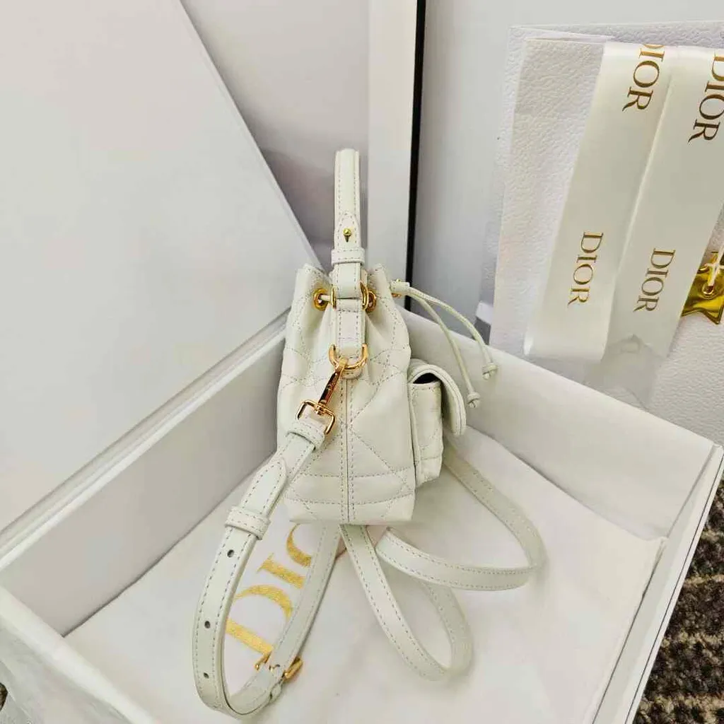 DIOR CARO 水桶包 白色4