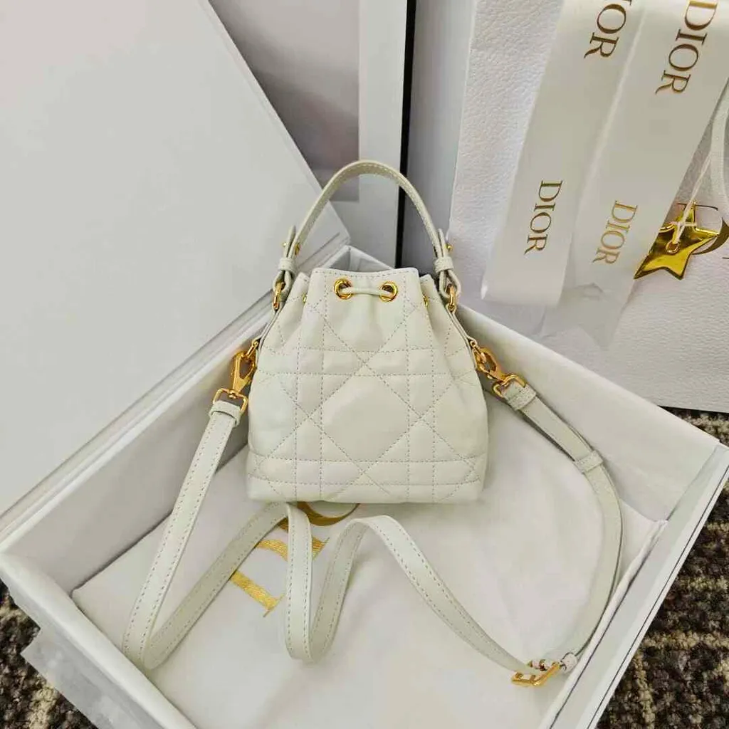 DIOR CARO 水桶包 白色3