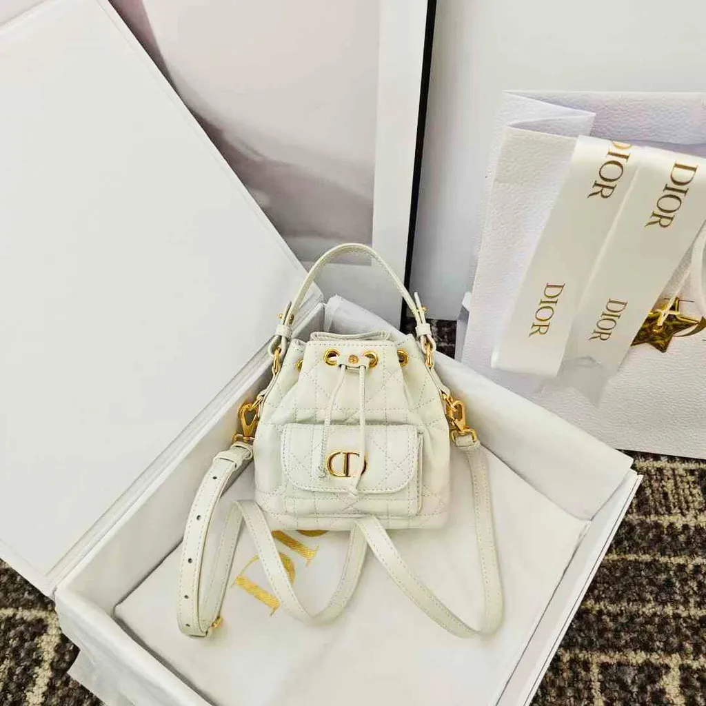 DIOR CARO 水桶包 白色1