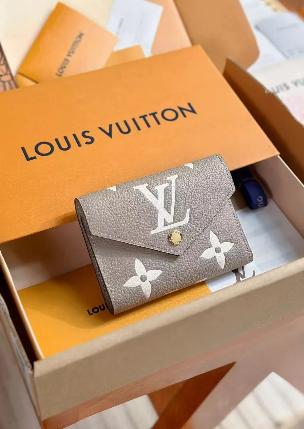LV VICTORINE 短夾錢包 斑鳩灰色 M818611