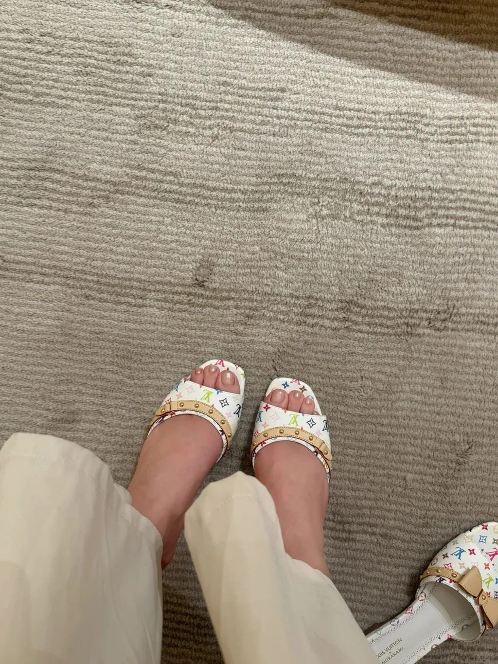 lv白三彩高跟拖鞋上脚_3_肥肥公主_来自小红书网页版