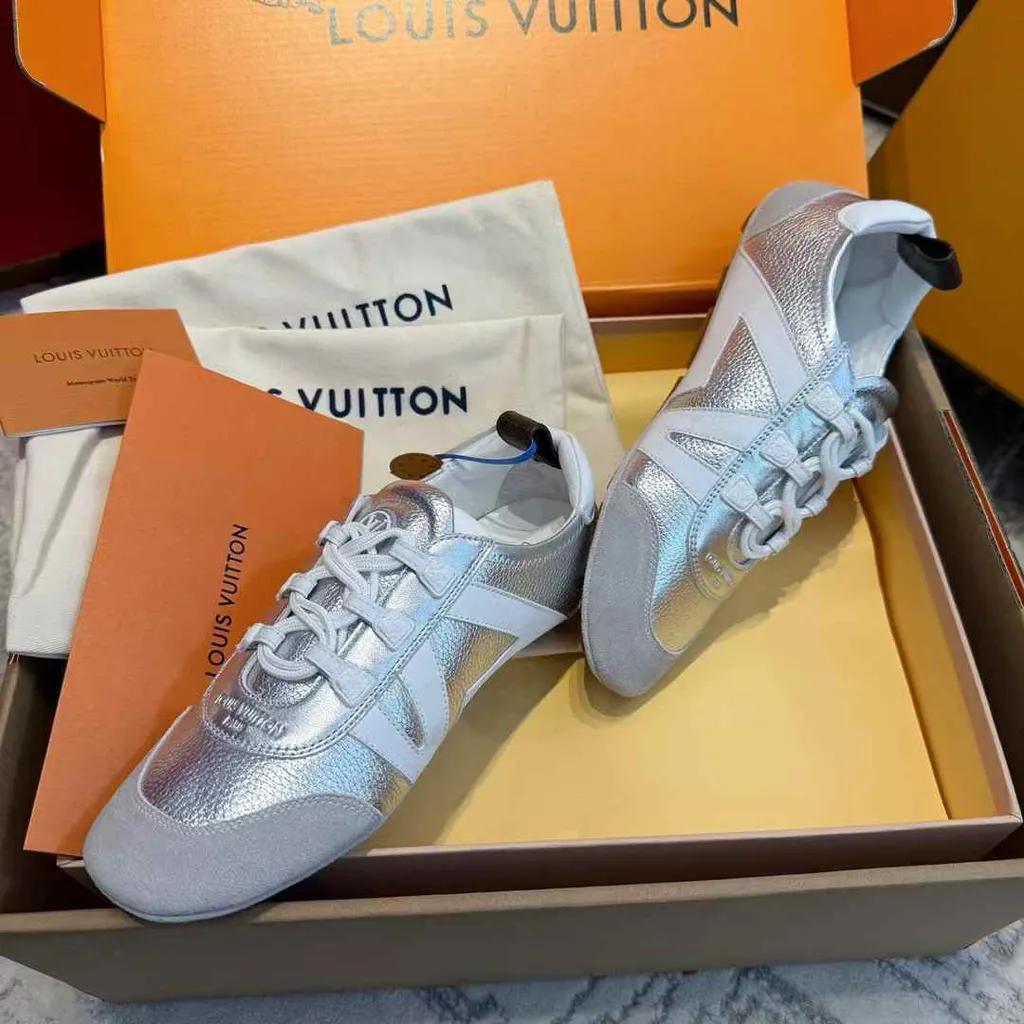 LV SNEAKERINA 德訓鞋 銀色 10.39.33