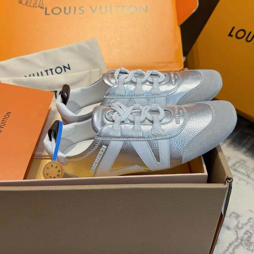 LV SNEAKERINA 德訓鞋 銀色 10.39.34