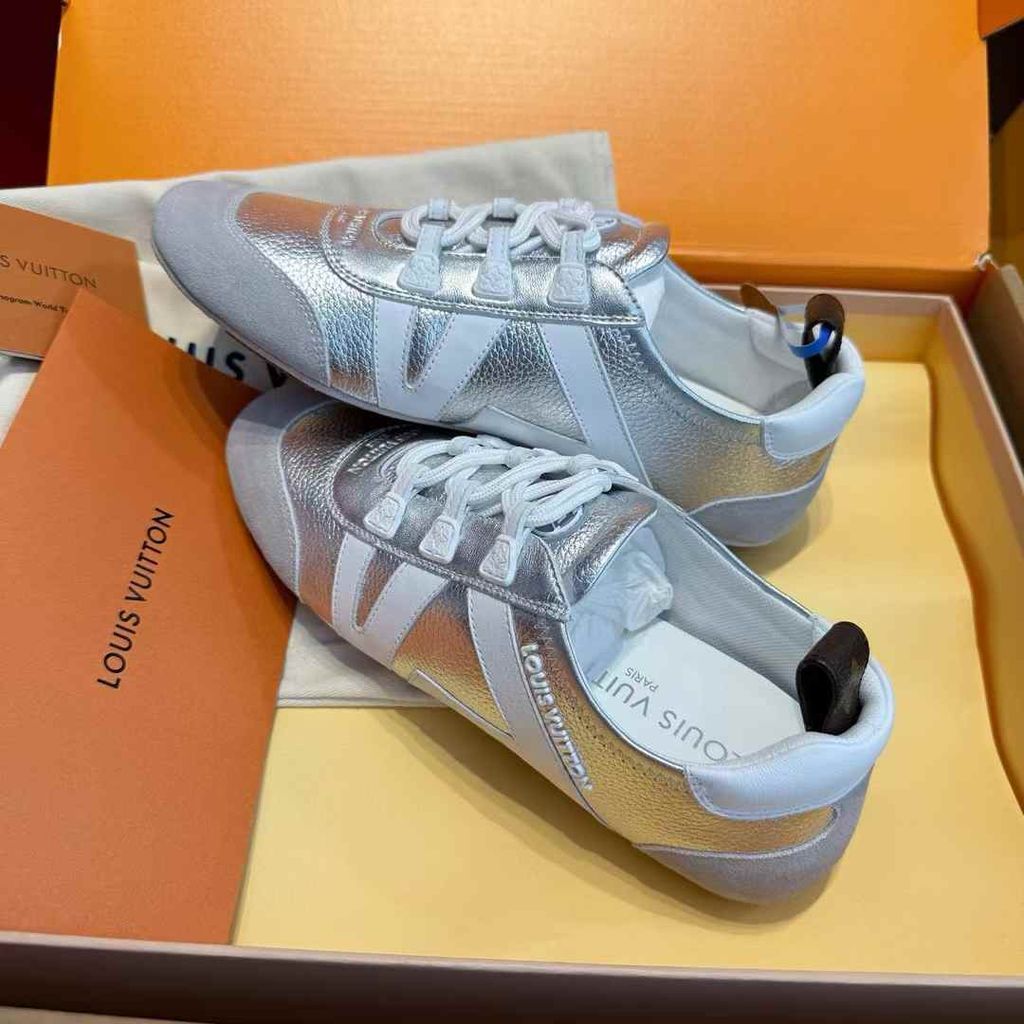 LV SNEAKERINA 德訓鞋 銀色 10.39.31