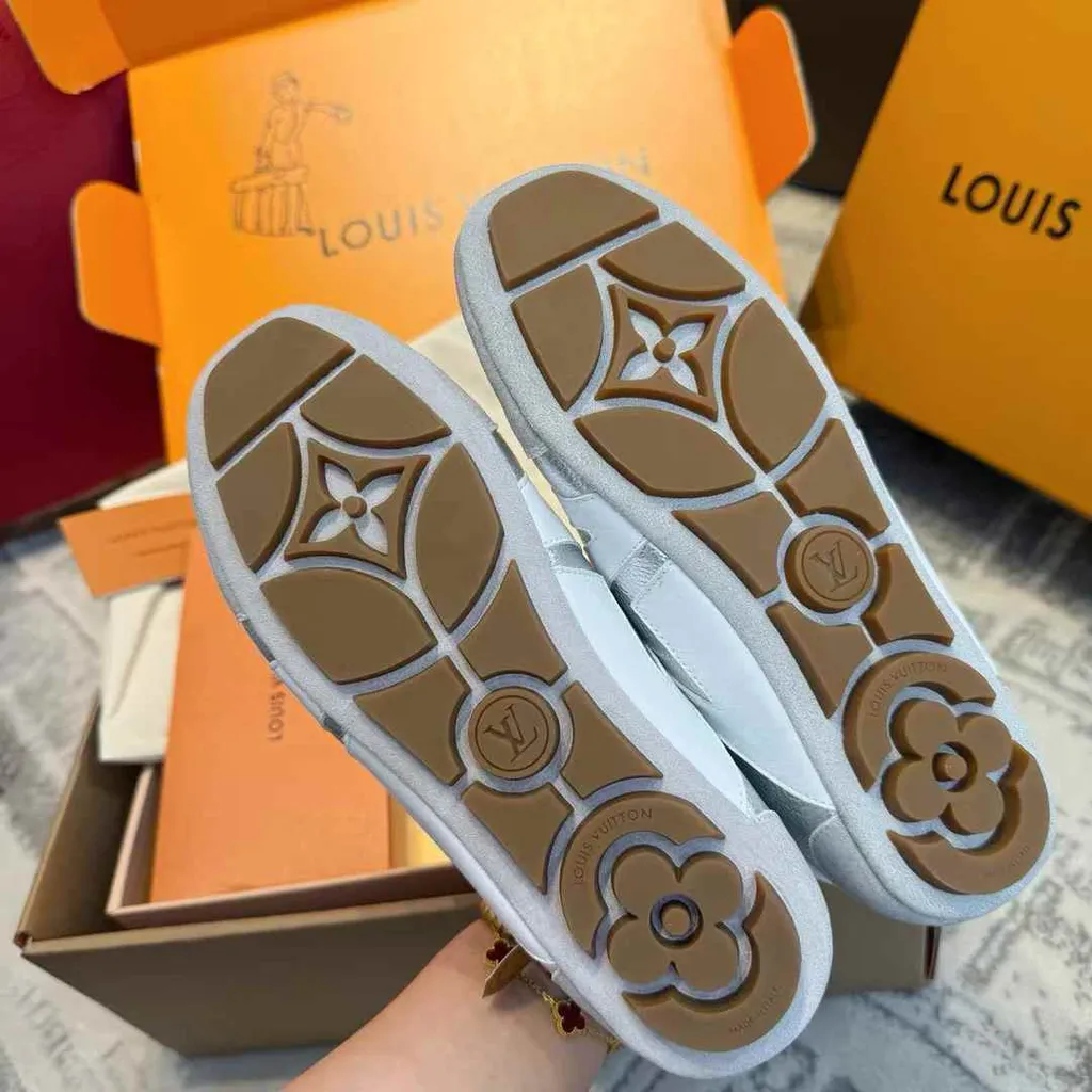LV SNEAKERINA 德訓鞋 銀色 10.39.35