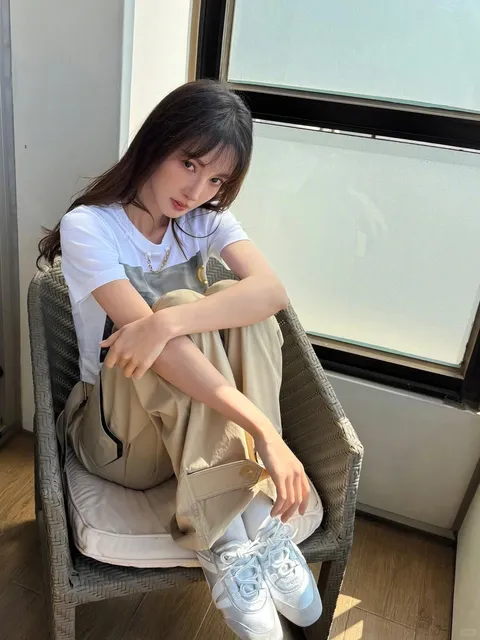 明星同款｜金晨同款工装裤，居家也能简单时髦_3_STAR STYLE_来自小红书网页版