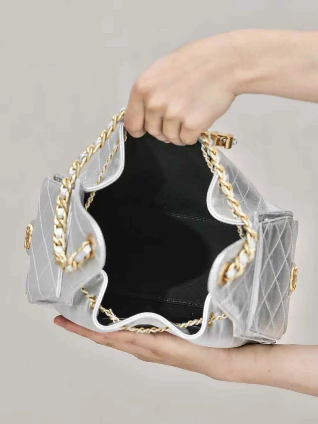 CHANEL 25BAG 牛皮魚子醬 銀色 14.10.06