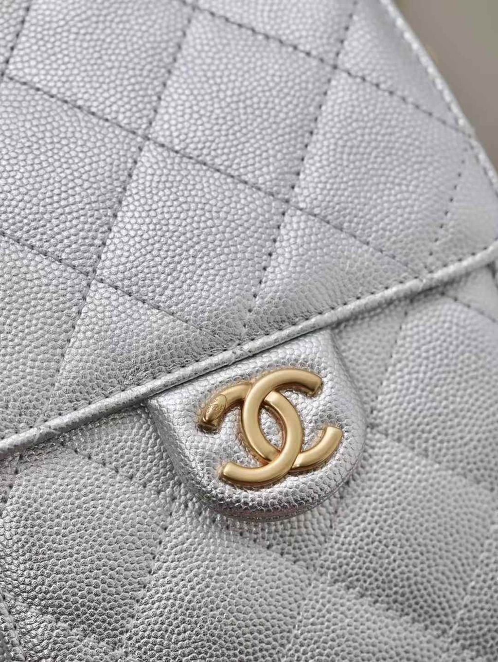 CHANEL 25BAG 牛皮魚子醬 銀色 14.10.10