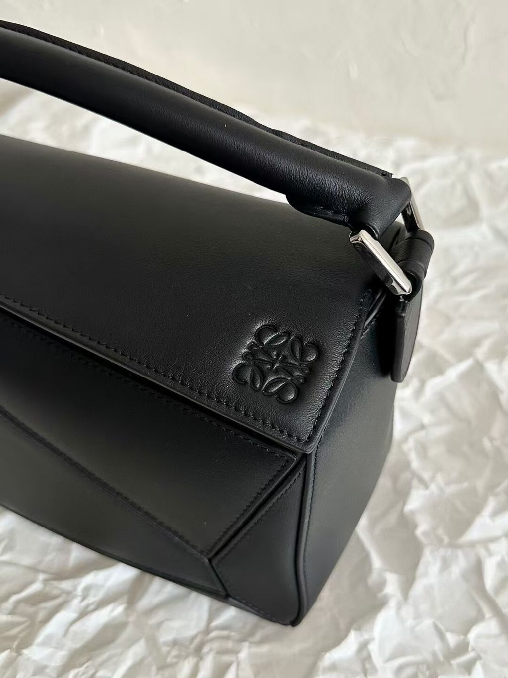 LOEWE PUZZLE 滑面牛皮手袋 黑色 17006