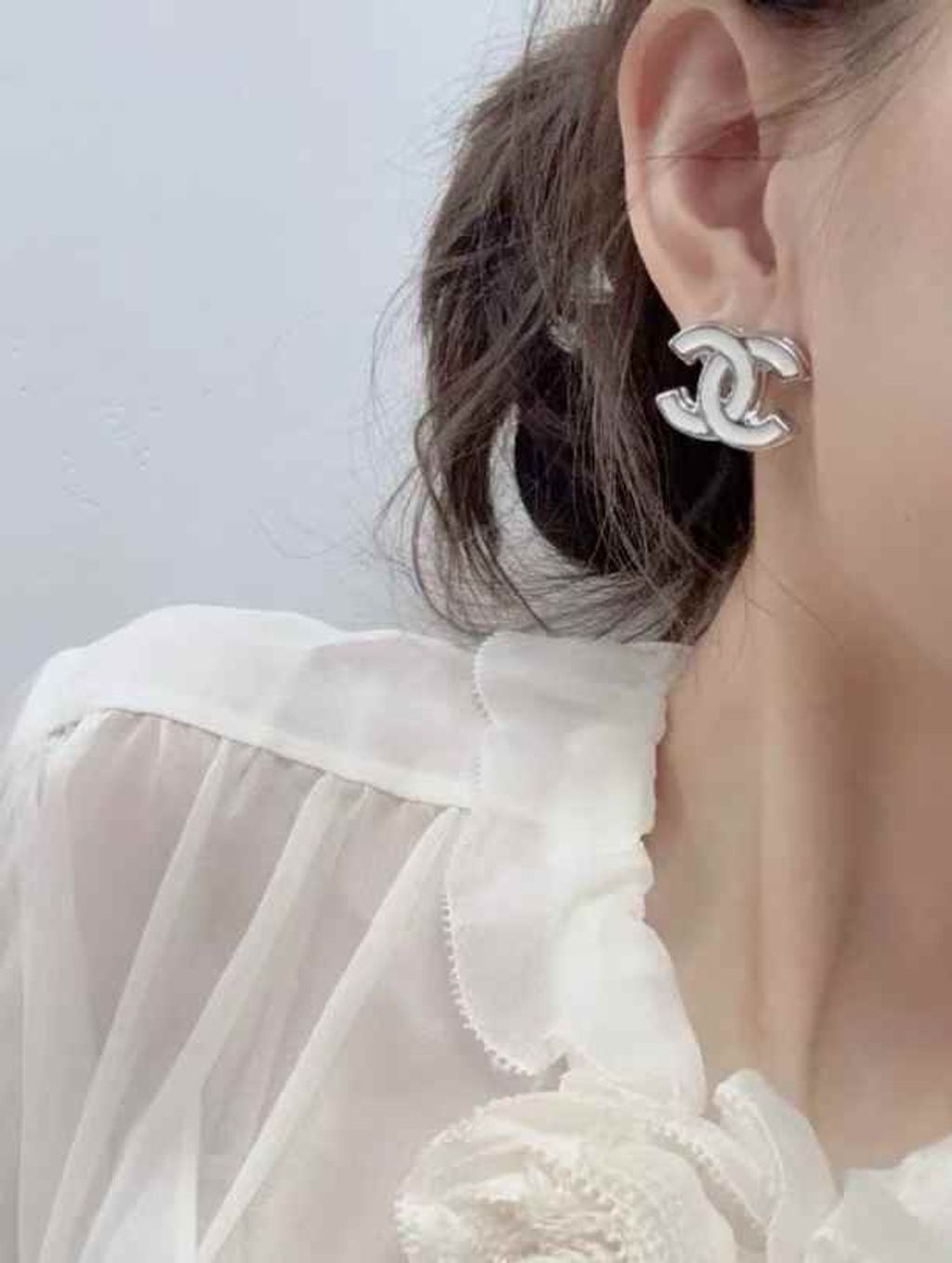 CHANEL 25S 白銀琺瑯雙C耳環  15.41.25