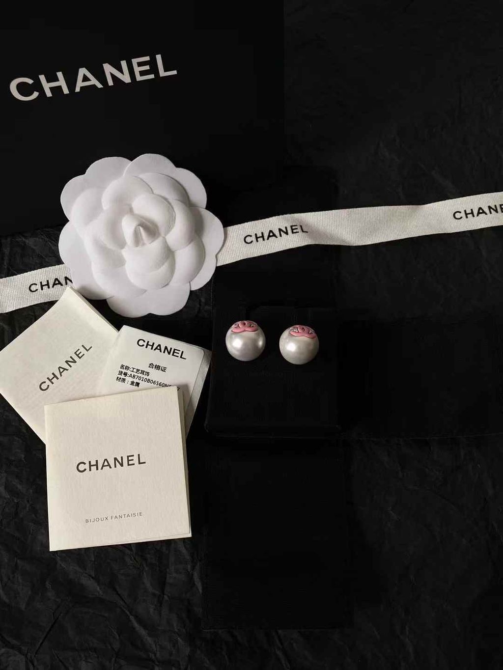 CHANEL 25S 粉紅雙C琺瑯珍珠耳環 15.54.40
