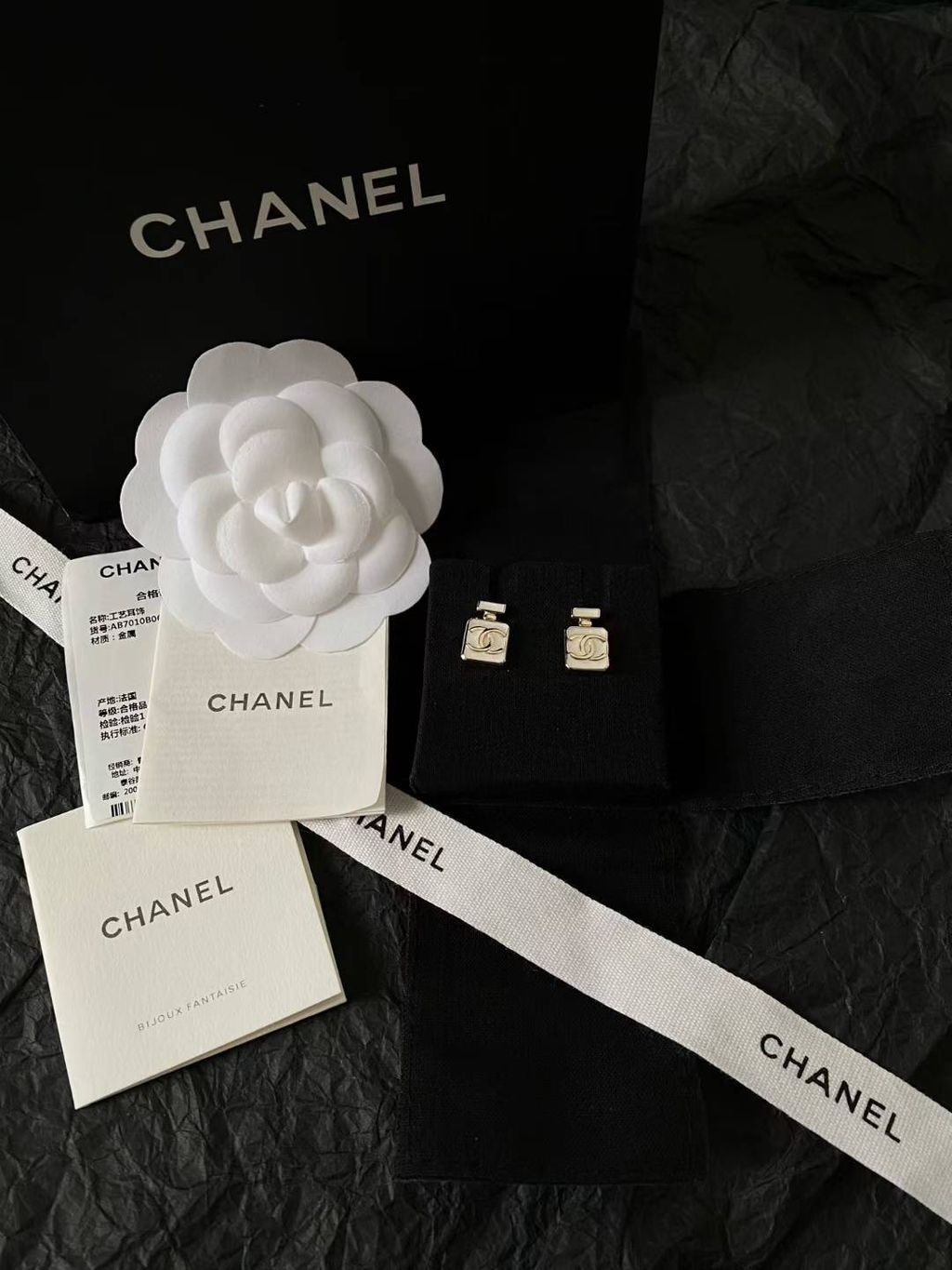 CHANEL 25P 雙C白色香水瓶耳環 17.50.26