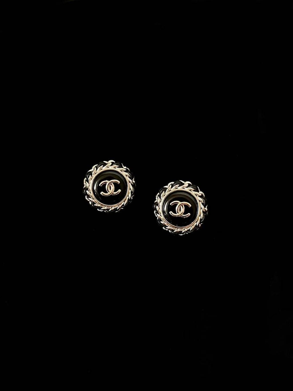 CHANEL 25P 黑銀皮穿圈耳環11.13.00