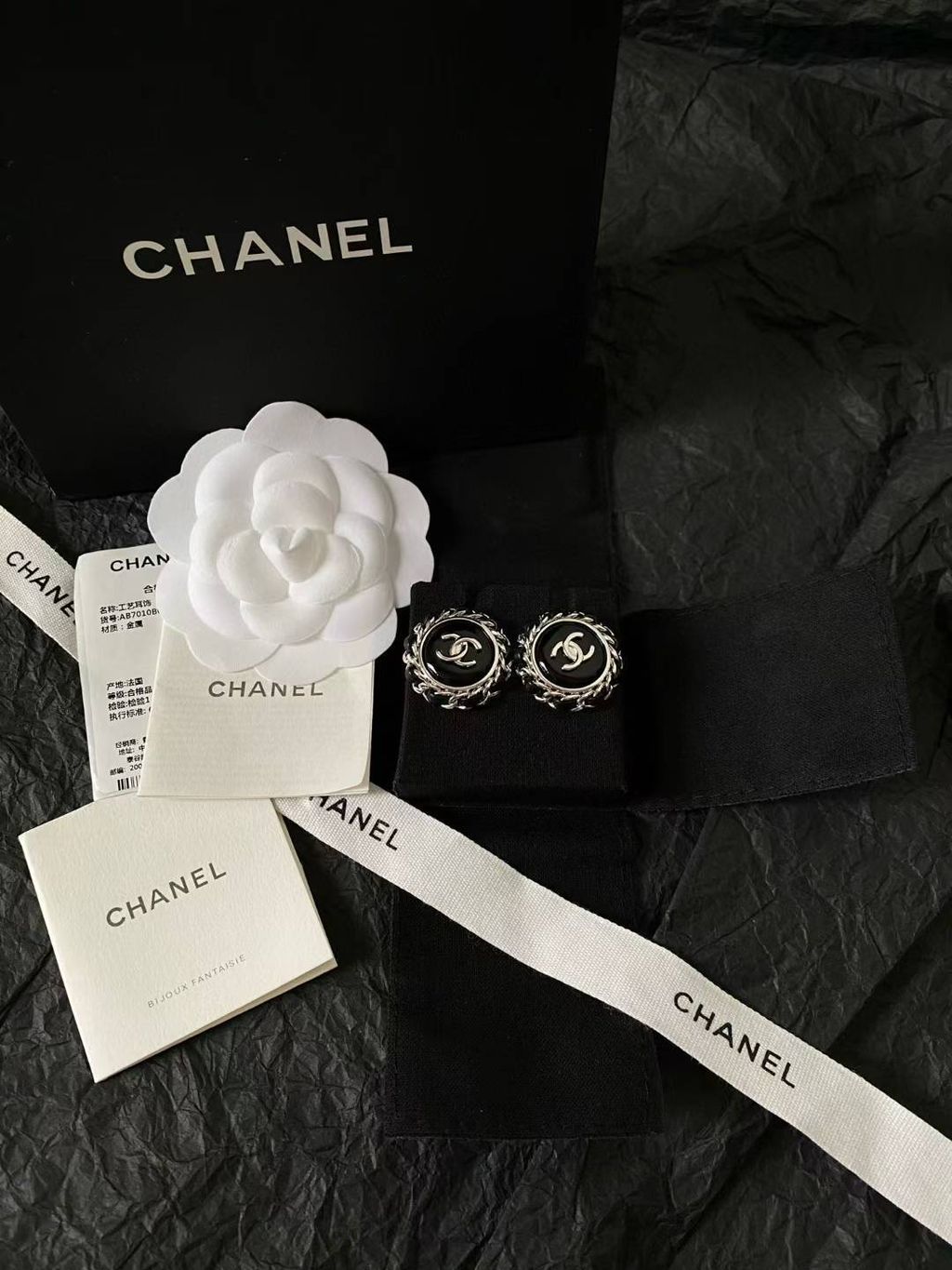 CHANEL 25P 黑銀皮穿圈耳環11.13.01