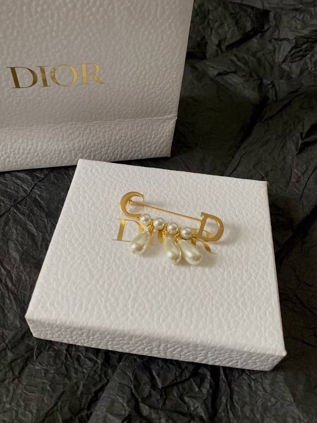 DIOR 25 珍珠字母流蘇胸針11.22.18