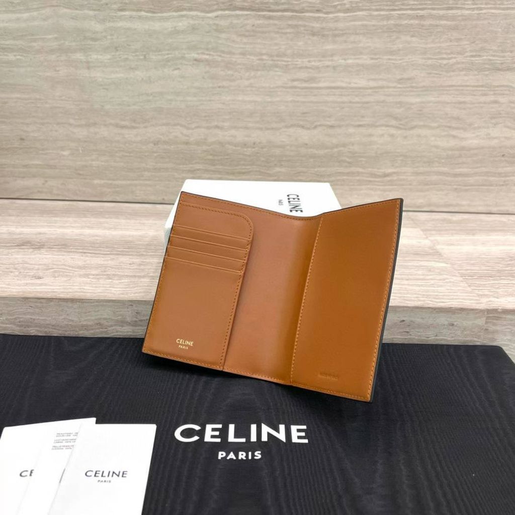 CELINE 標誌印花護照套  17.16.41