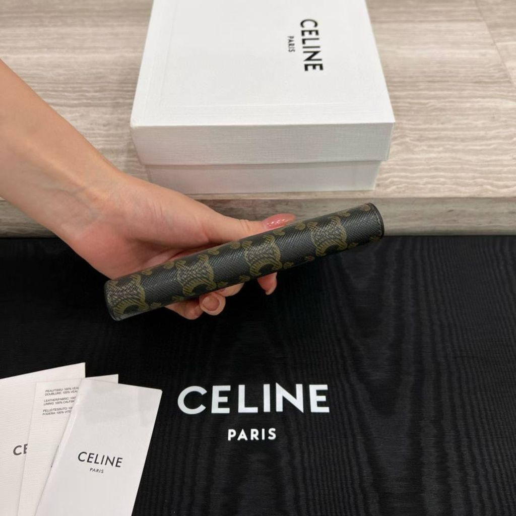 CELINE 標誌印花護照套  17.16.40