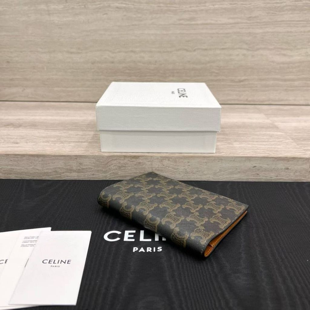CELINE 標誌印花護照套  17.16.41 1