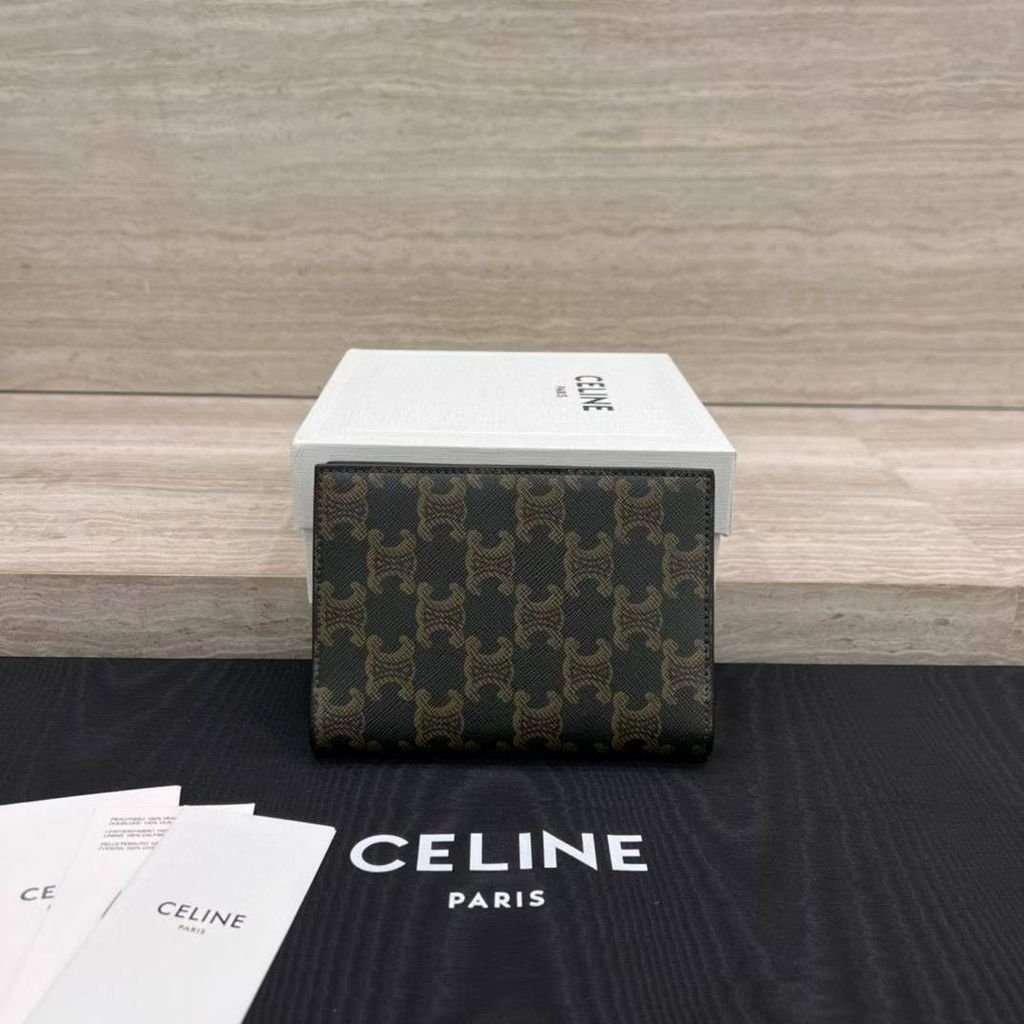 CELINE 標誌印花護照套  17.16.39