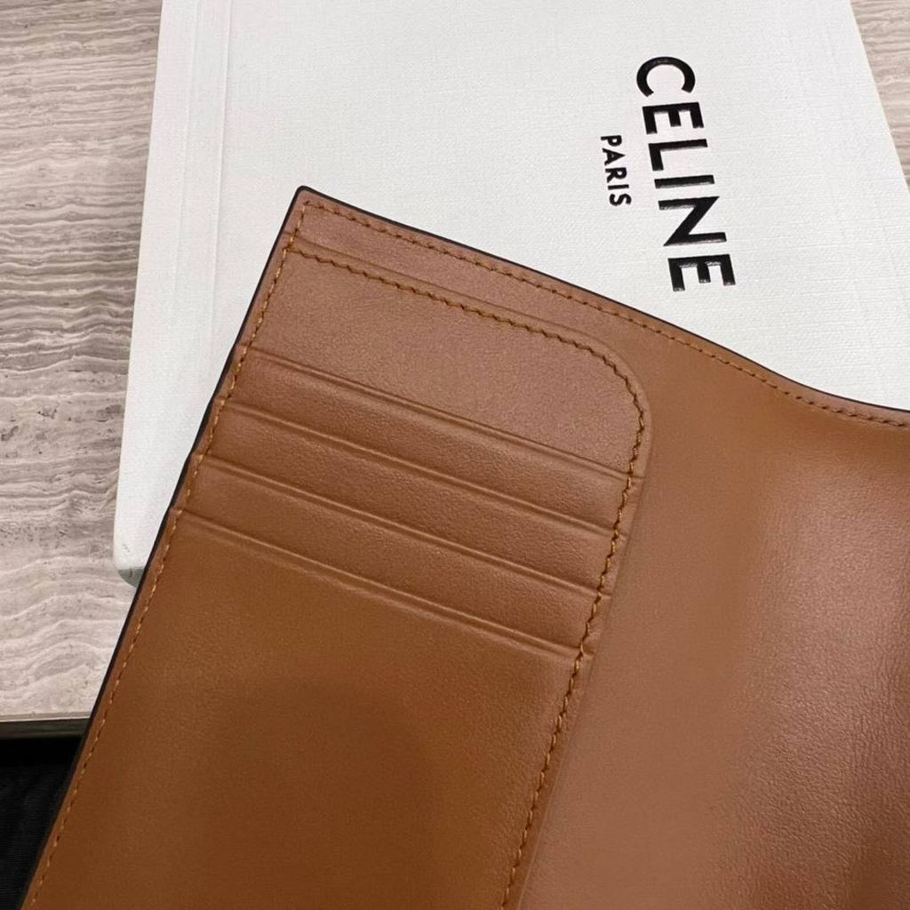 CELINE 標誌印花護照套  17.16.45