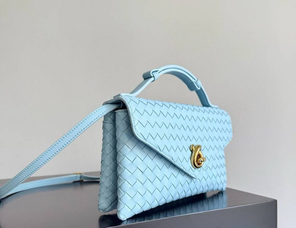 BOTTEGA VENETA KNOT LOCK 金屬繩索釦編織包  11.22.44
