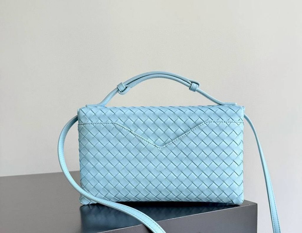 BOTTEGA VENETA KNOT LOCK 金屬繩索釦編織包  11.22.42