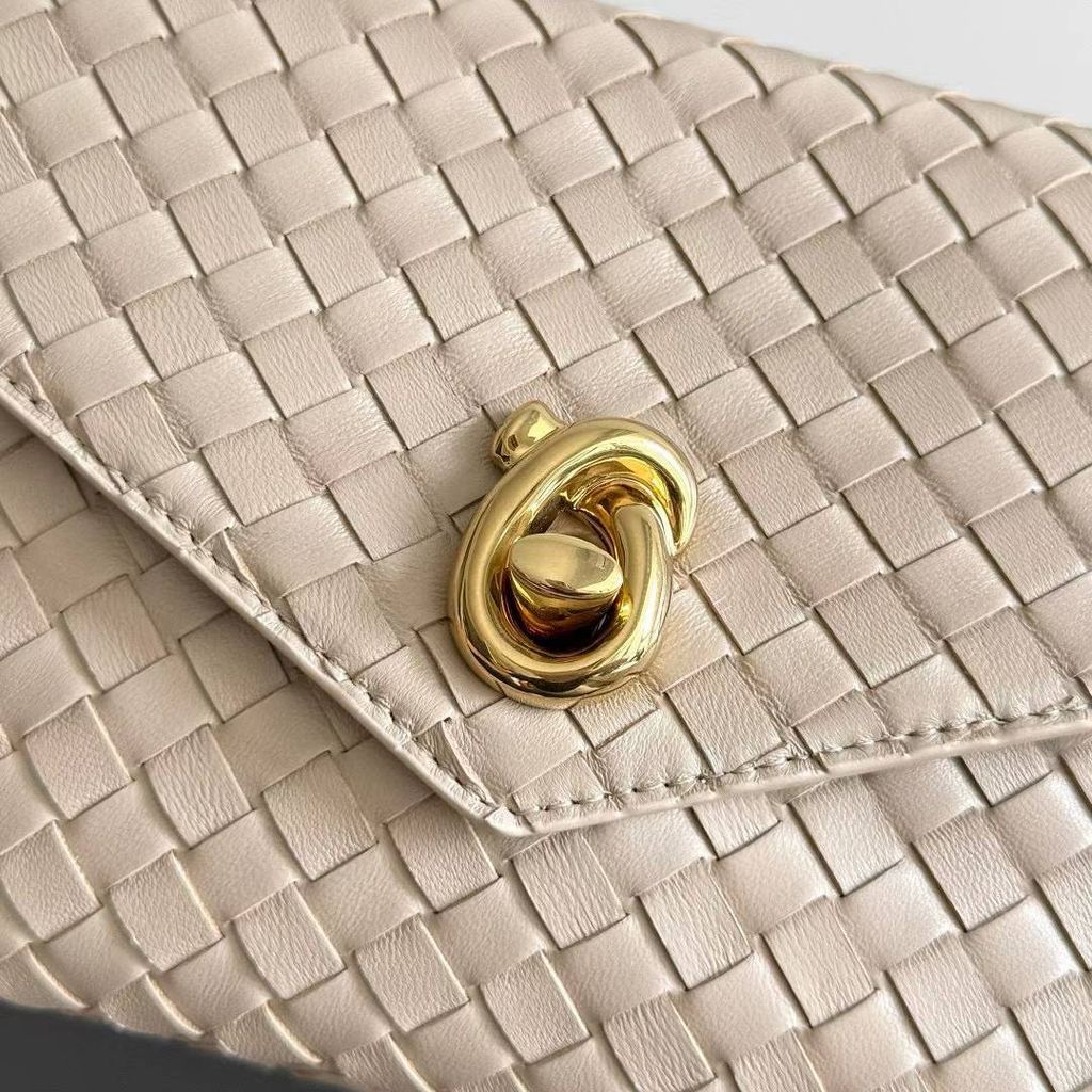 BOTTEGA VENETA KNOT LOCK 金屬繩索釦編織包 杏色 11.30.21