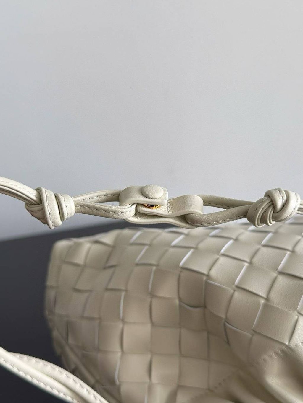 BOTTEGA VENETA DUSTBAG NOTTE 鏈條編織包 海鹽色 11.51.09