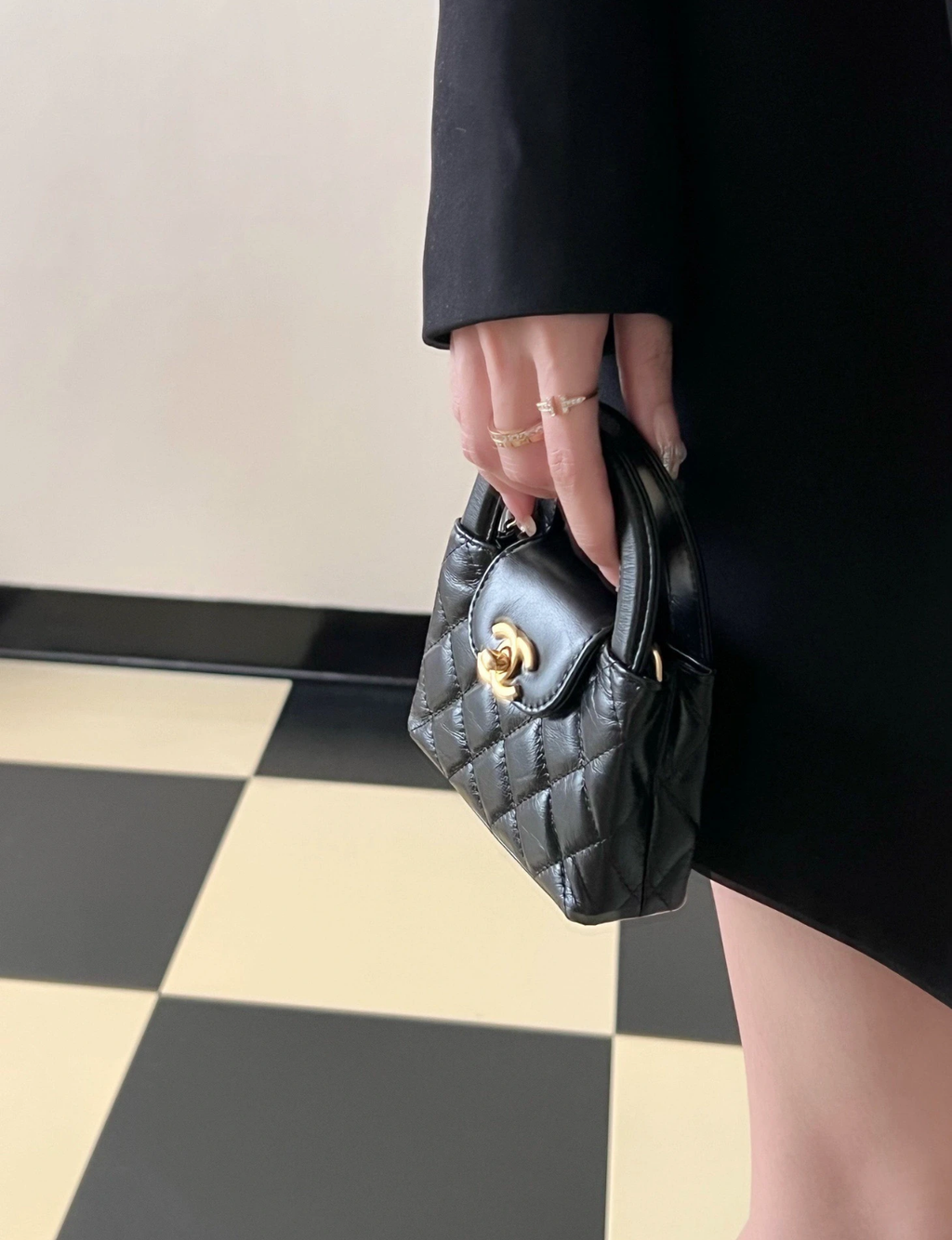 CHANEL 23K KELLY MINI 鏈條手拿包 多色 6
