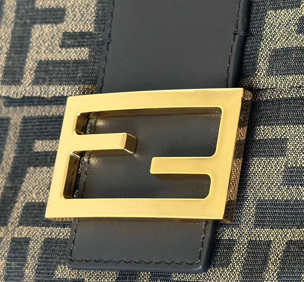 Fendi 法棍包1