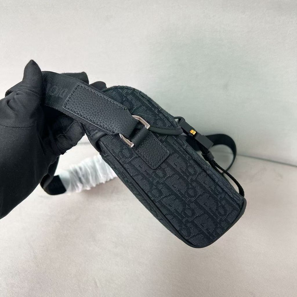 Dior 2025 郵差包8