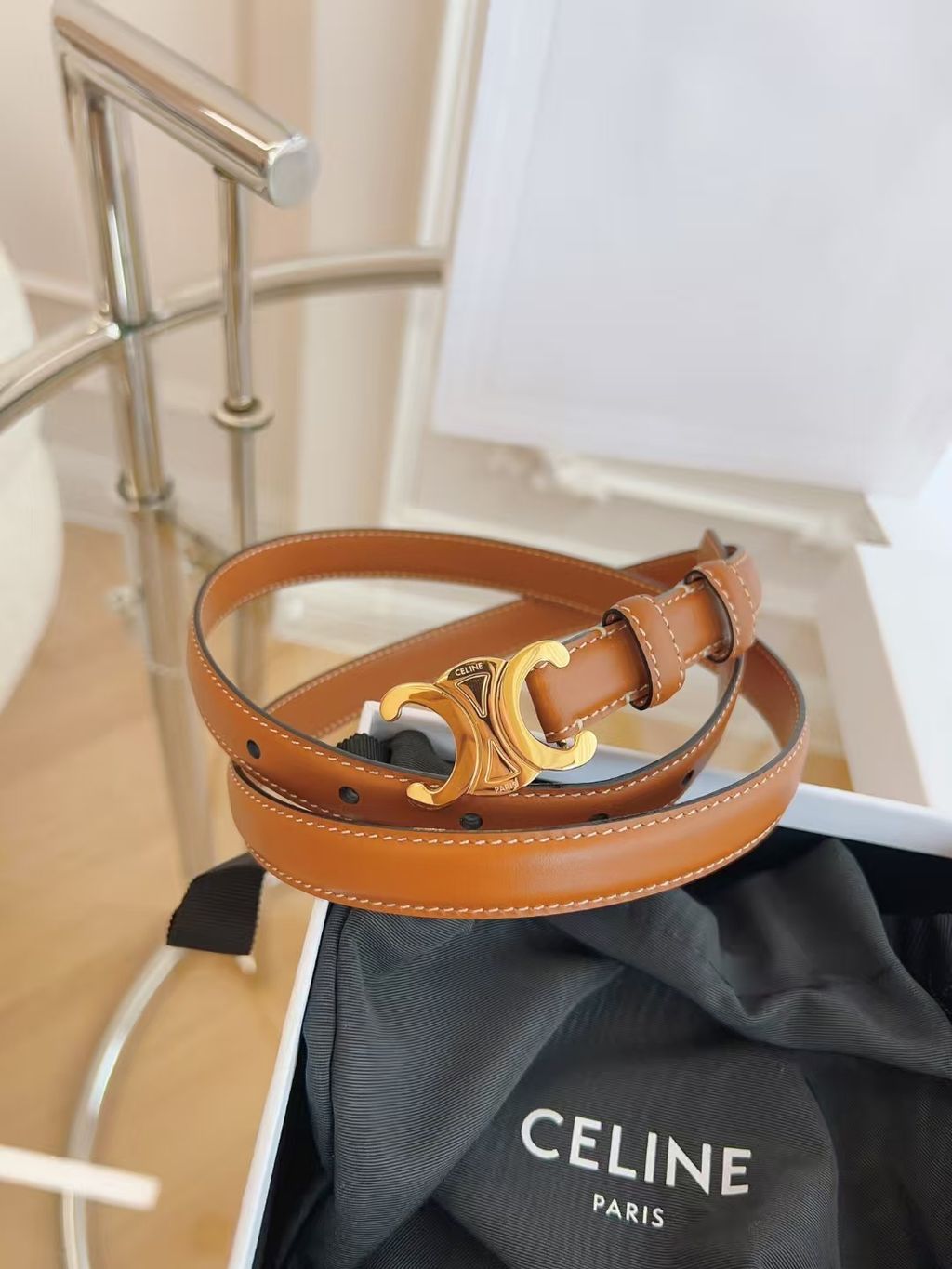 CELINE 平滑小牛皮TRIOMPHE皮帶 棕色金扣1