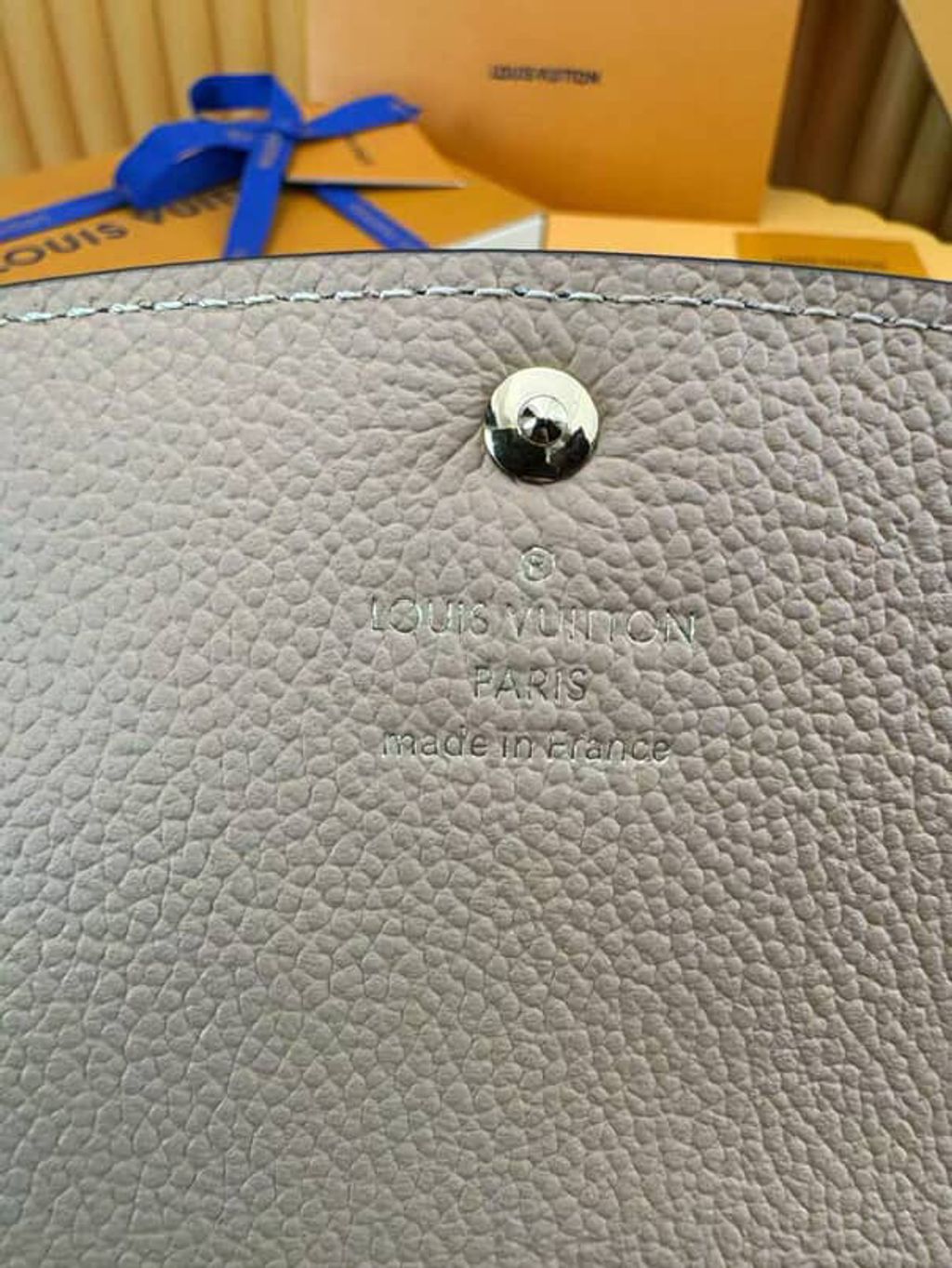LV EMILIE 牛皮革黑壓紋 長夾5