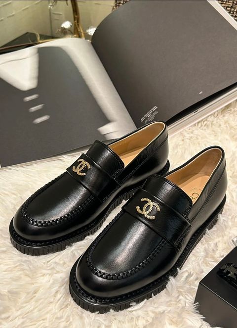 CHANEL 25C 油蠟小牛皮樂福鞋1