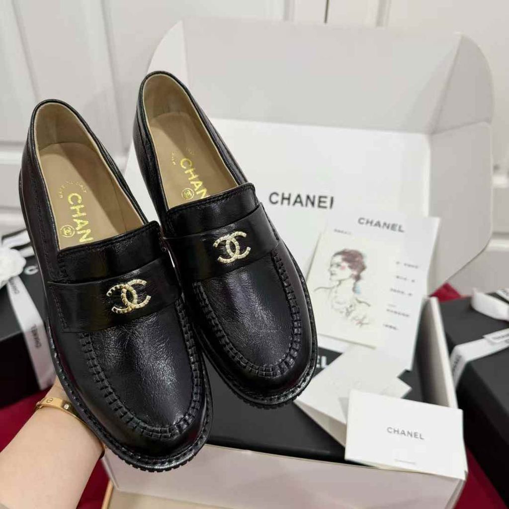 CHANEL 25C 油蠟小牛皮樂福鞋3