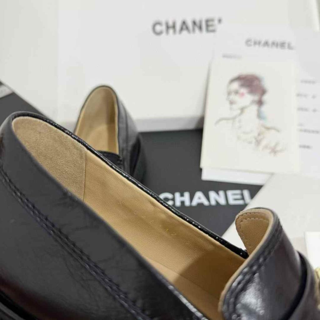 CHANEL 25C 油蠟小牛皮樂福鞋8