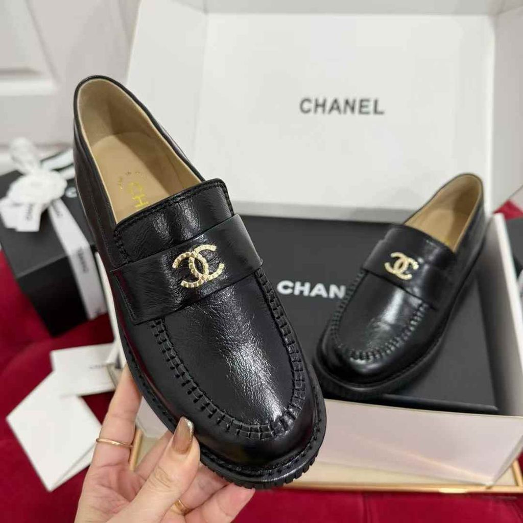 CHANEL 25C 油蠟小牛皮樂福鞋5