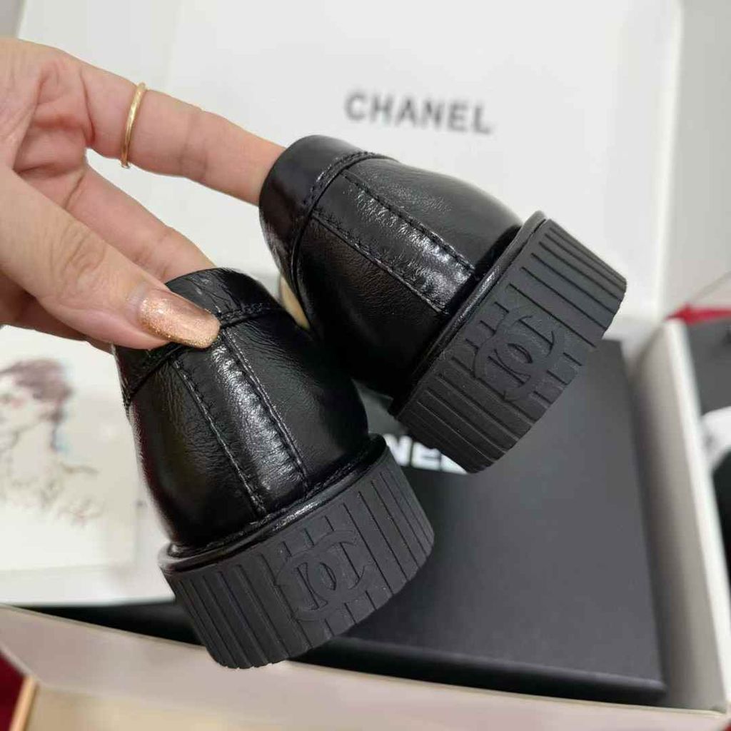 CHANEL 25C 油蠟小牛皮樂福鞋6