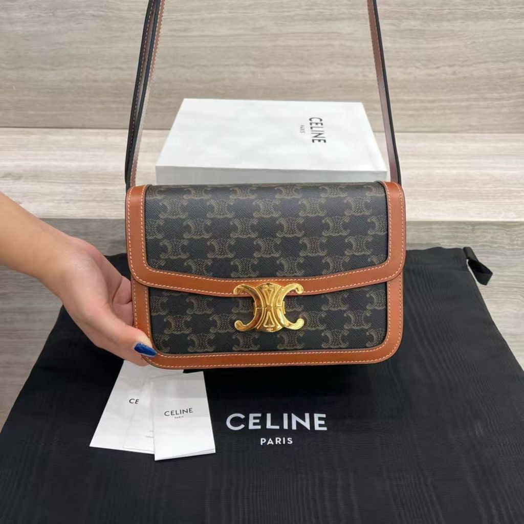 CELINE TRIOMPHE 標誌印花牛皮革郵差包1