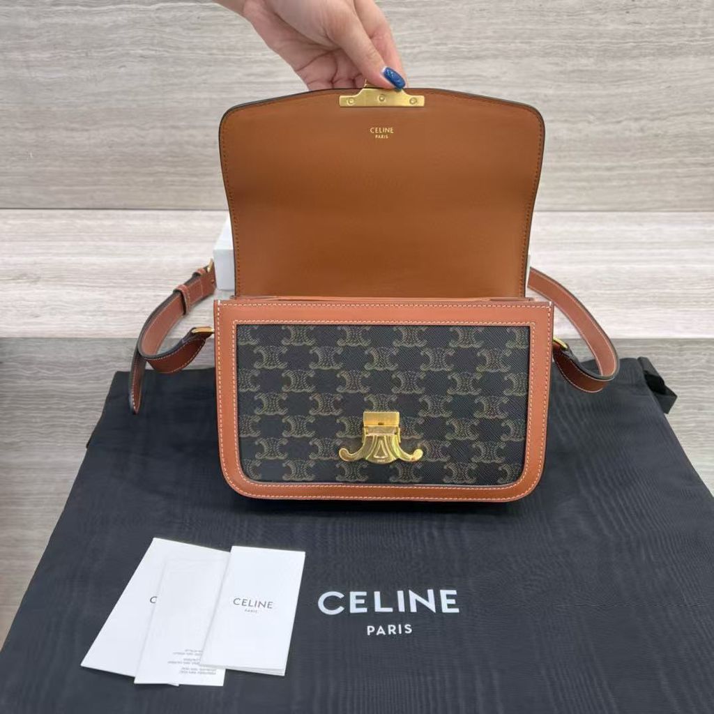CELINE TRIOMPHE 標誌印花牛皮革郵差包7