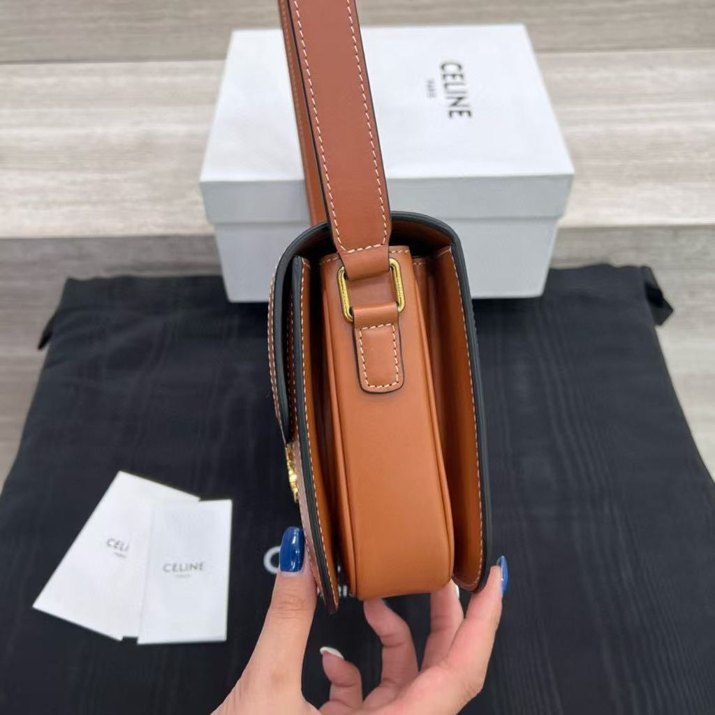CELINE TRIOMPHE 標誌印花牛皮革郵差包3