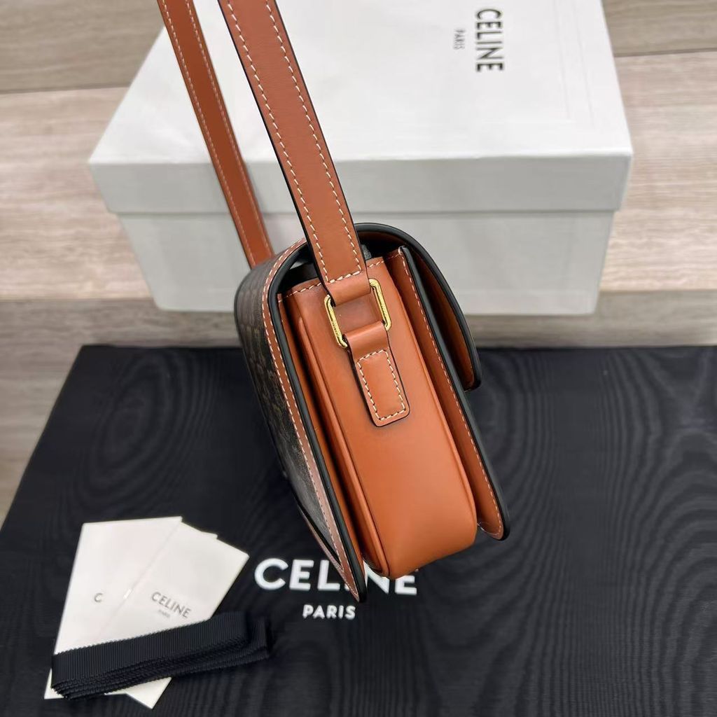 CELINE TRIOMPHE 標誌印花牛皮革郵差包5