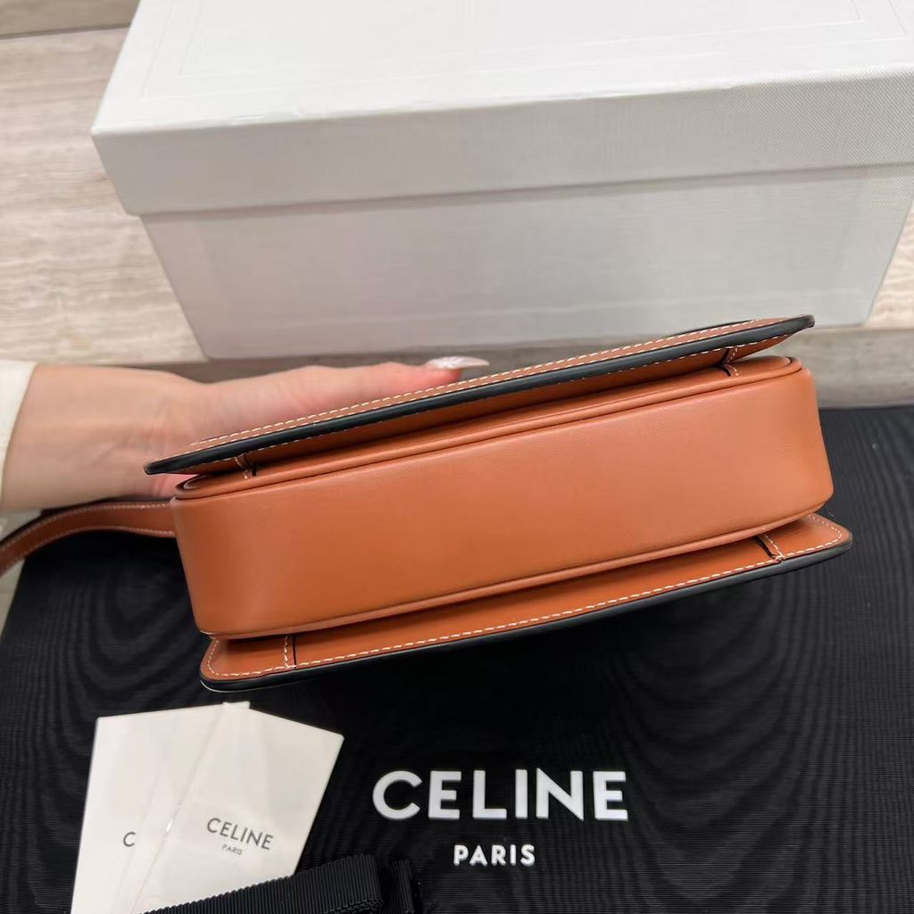 CELINE TRIOMPHE 標誌印花牛皮革郵差包6