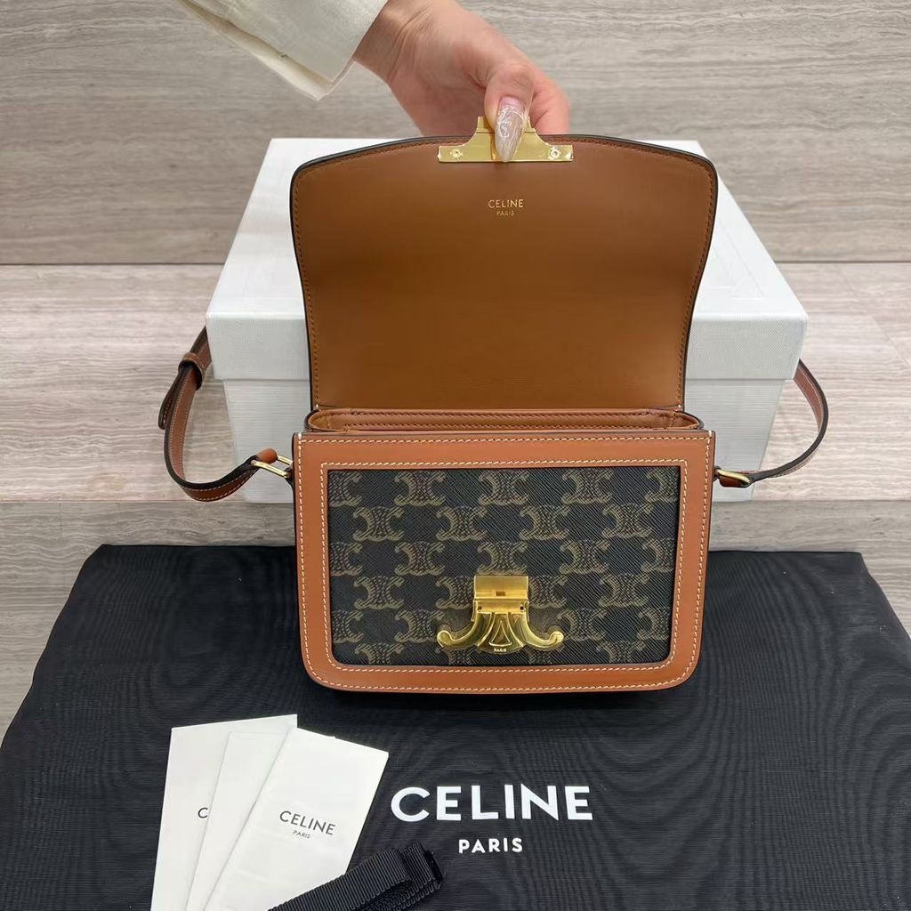 CELINE TRIOMPHE 標誌印花牛皮革郵差包7