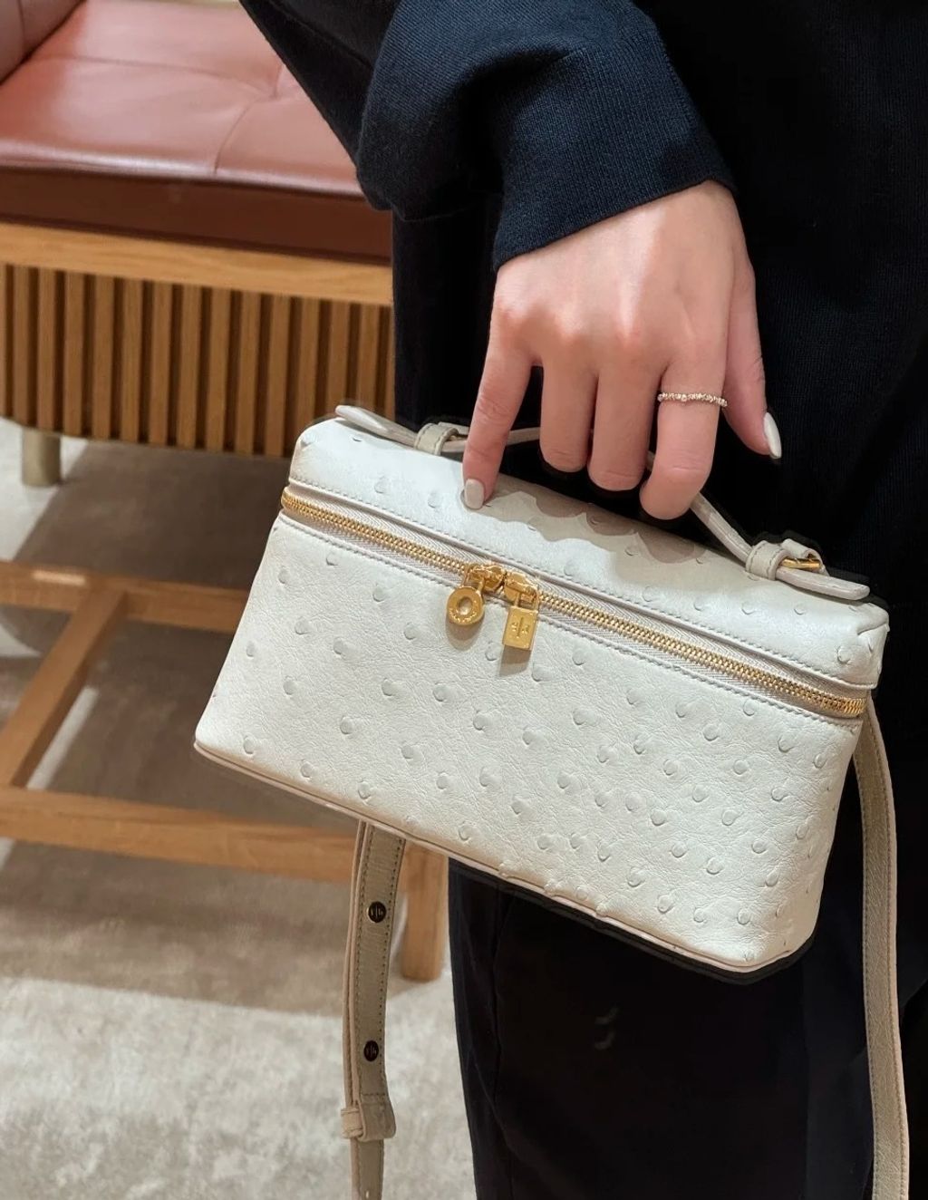 LORO PIANA L19 EXTRA POCKET 奶油白手袋 鴕鳥皮