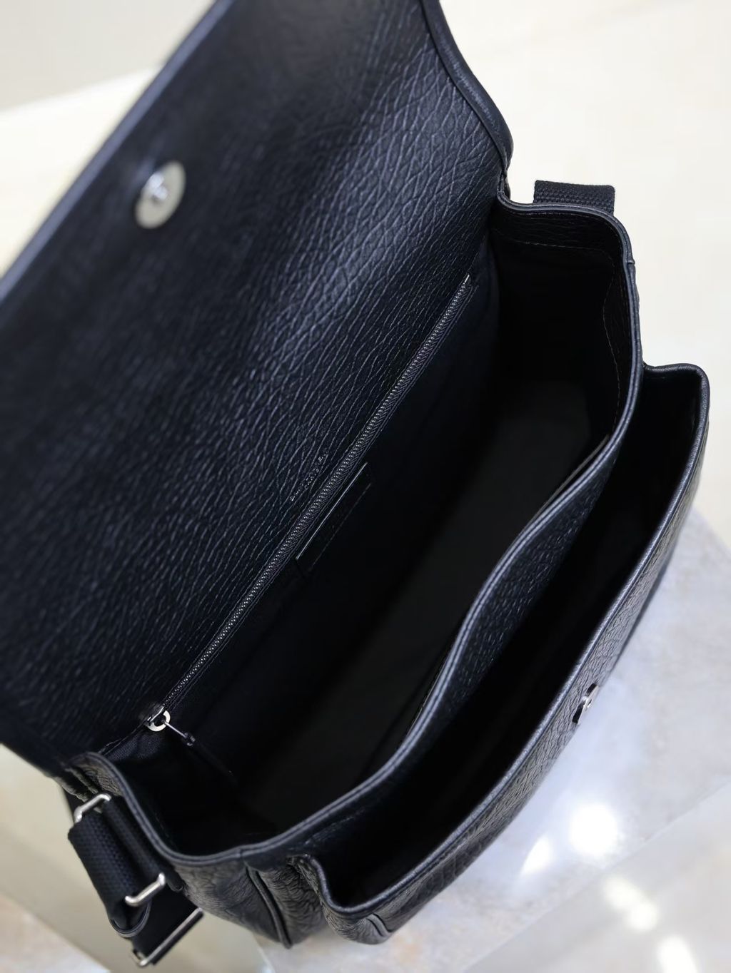 YSL NIKI 粒面牛皮革郵差包8.pic