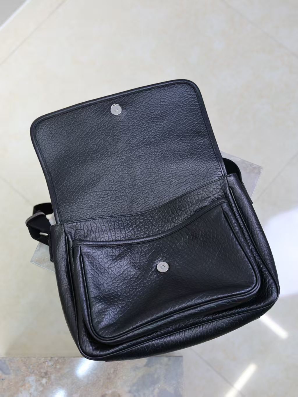 YSL NIKI 粒面牛皮革郵差包7.pic